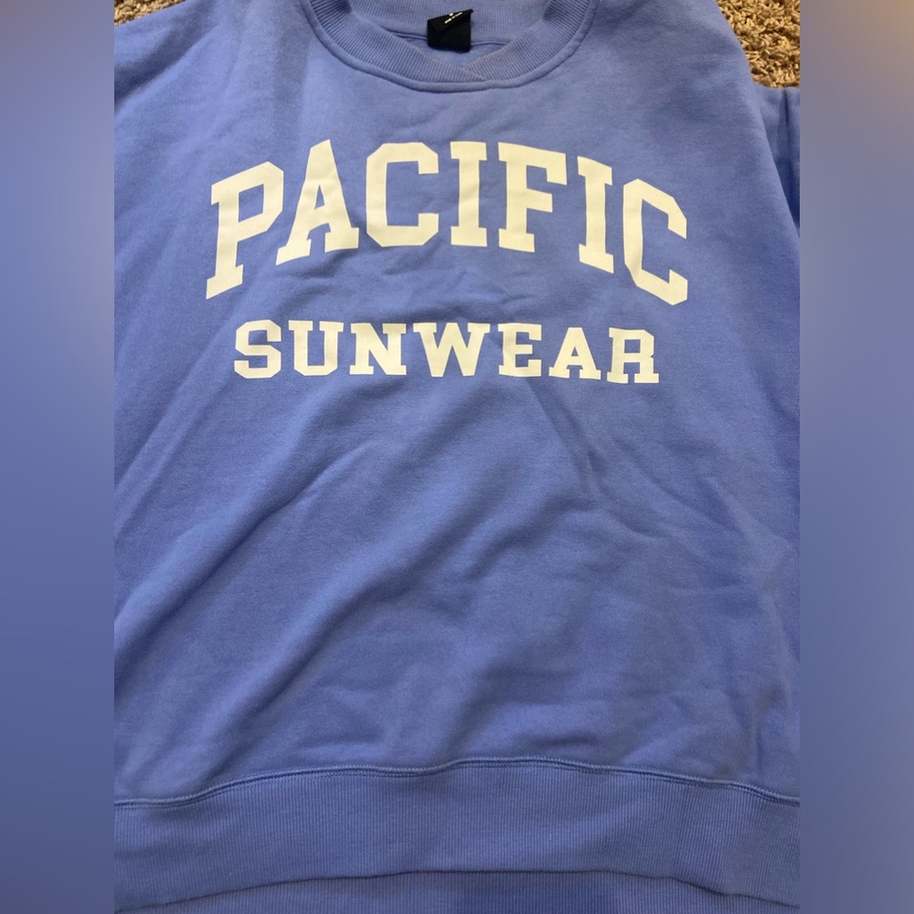 Cute,  barley warn, Pacsun crewneck, size medium